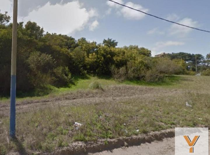 Terreno · 902m²