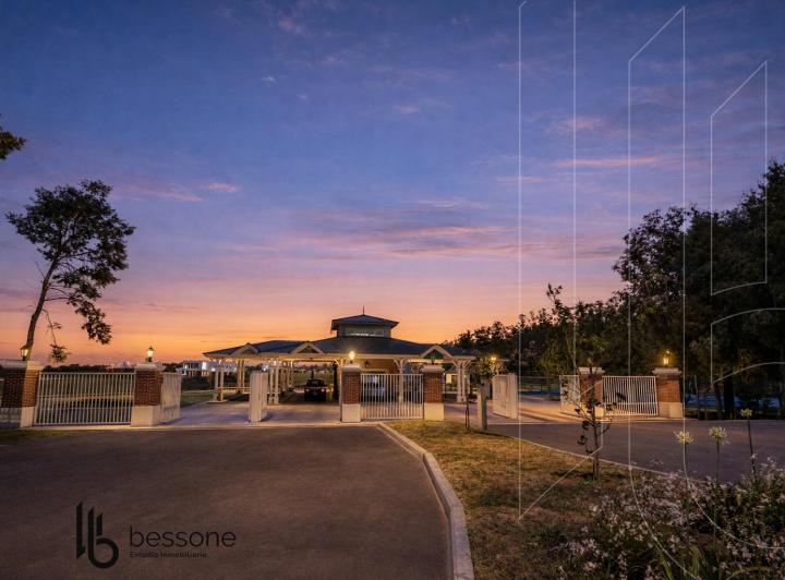 Terreno · 790m² · 1 Ambiente · 1 Cochera