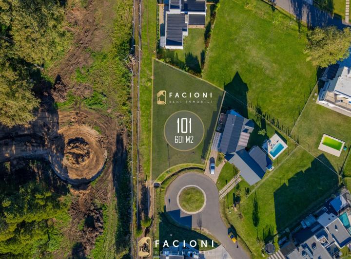Terreno · 601m²