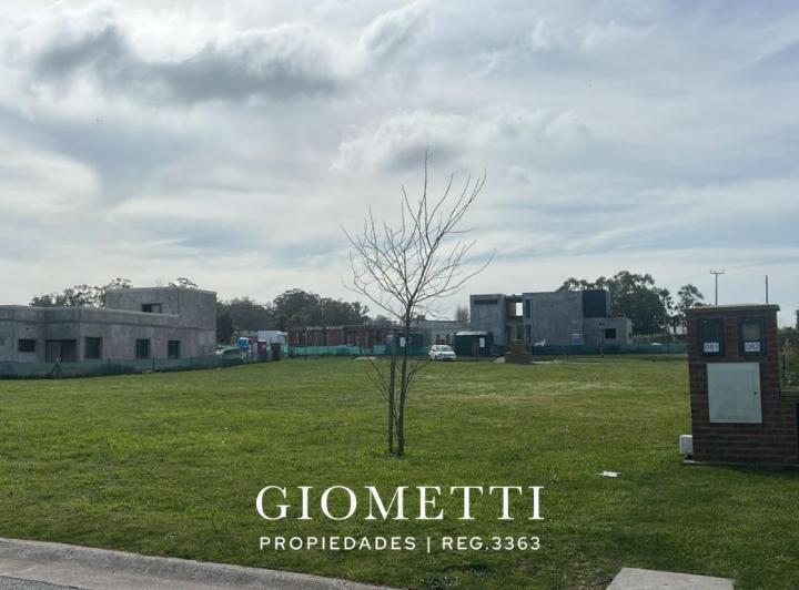 Terreno · 727m²