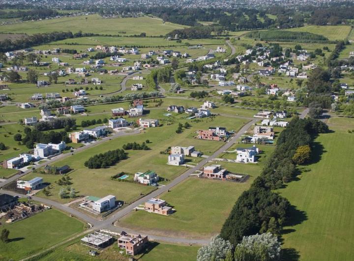Terreno · 911m²