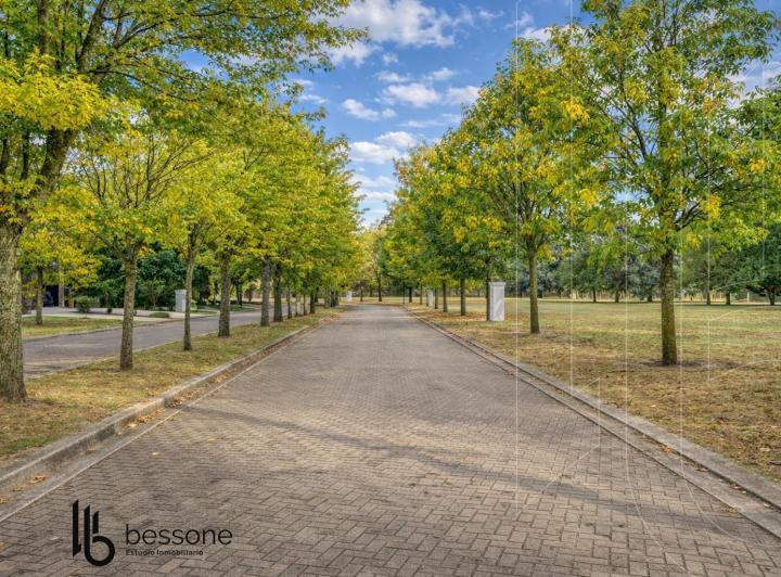 Terreno · 916m²