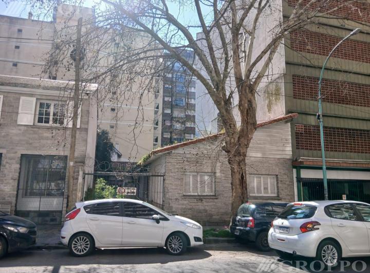 Terreno · 220m²