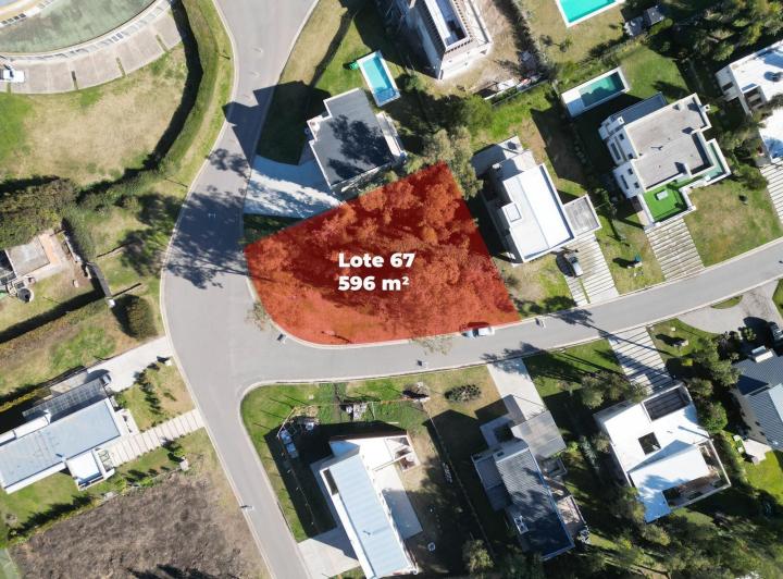 Terreno · 596m²