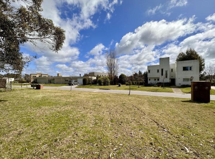 Terreno · 842m²