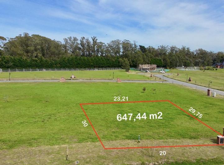 Terreno · 647m²