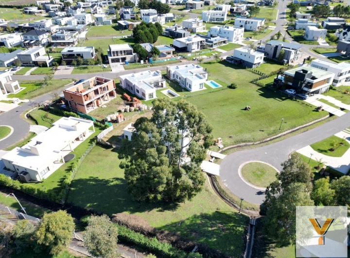 Terreno · 689m²
