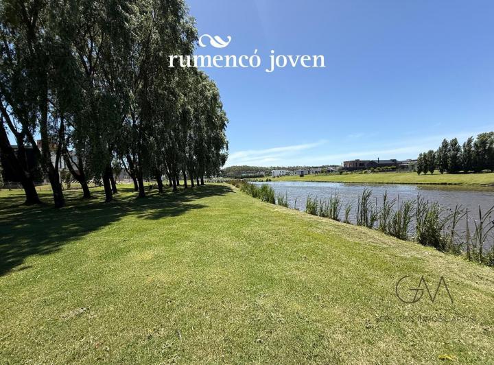 Terreno · 884m²