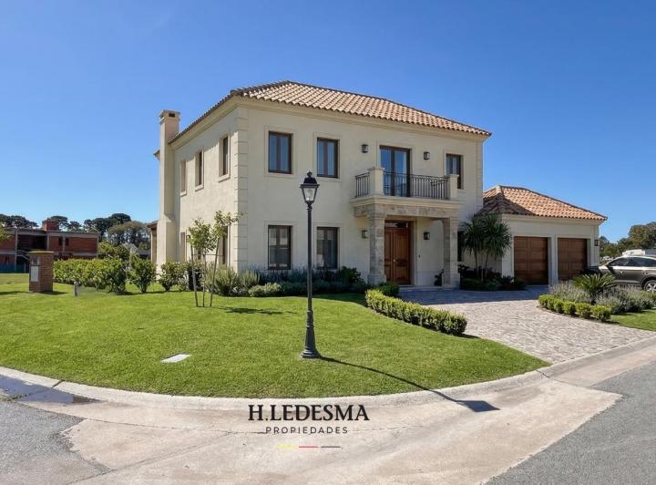Terreno · 702m²