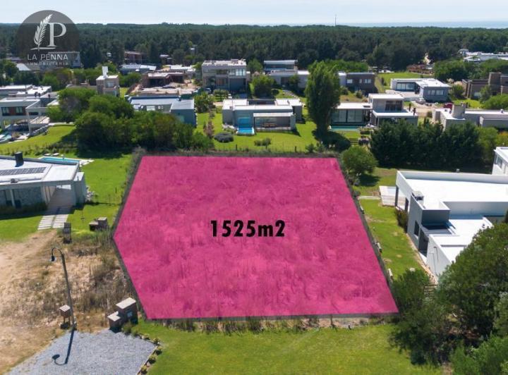 Terreno · 1525m²
