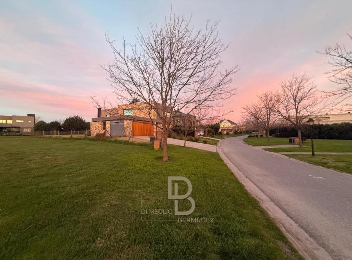 Terreno · 826m²