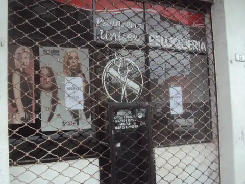 Local muy bien ubicado a pocos metros de av.rivadavia