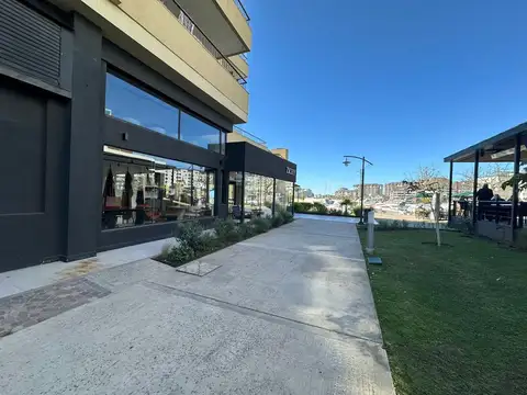 Excelente local en la bahia de nordelta