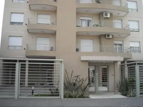 Cochera en zona centro de caseros