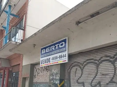 *lote de 8,66 x 50 * 2 locales al frente con depósito, baño y acceso a terraza y casa ph al fondo