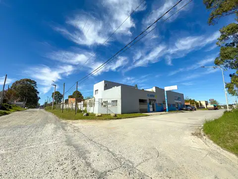 Venta galpones con casa  y quincho tandil