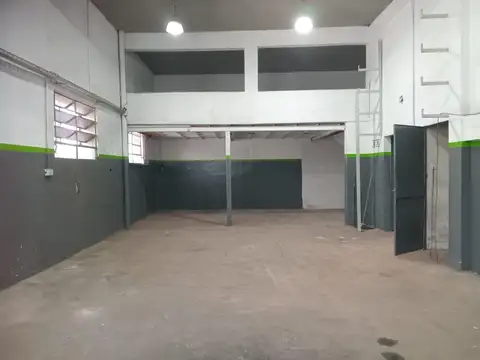 Alquiler galpón de 80 m2 cubiertos en villa bosch