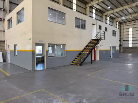 Alquiler de nave industrial 6.500 m² · 14m altura · red de incendio · 500 m² oficinas .