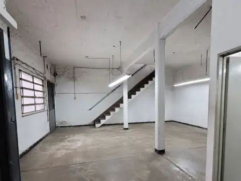 Venta lanús galpón 117m2 planta libre 2 baños