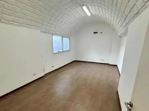 Oficina 25m2 c/ cochera en san isidro