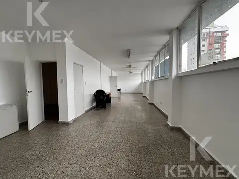 Oficina en alquiler - zona plaza moreno la plata