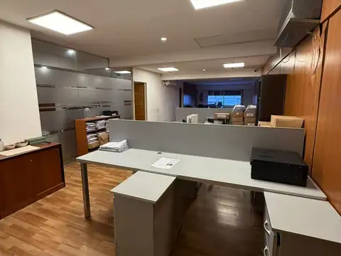 Oficinas en alquiler 203 m2 cub. en planta alta importantes accesos lomas del mirador