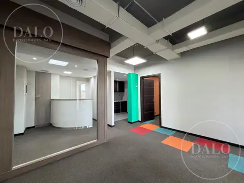 Oficina en alquiler en centro comercial nordelta con 3 despachos