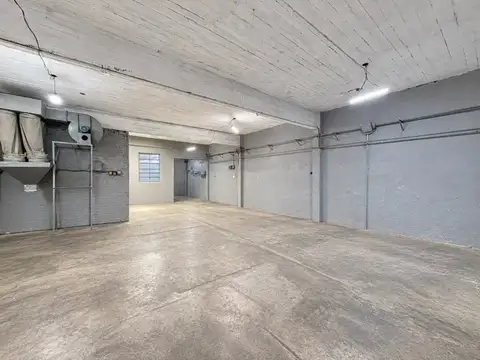 Venta galpón ph con oficinas, depósitos en caseros