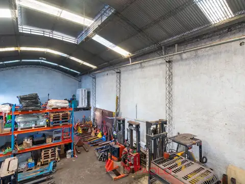Venta de galpón industrial en villa bonich con oficina y vestuario