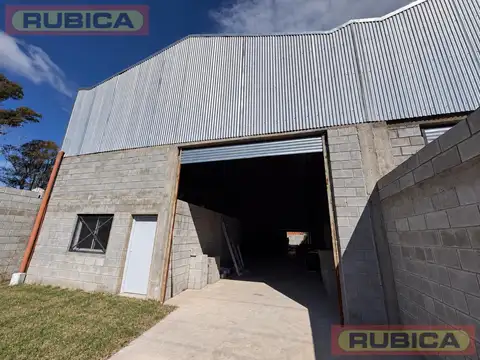 Depósito en venta con renta