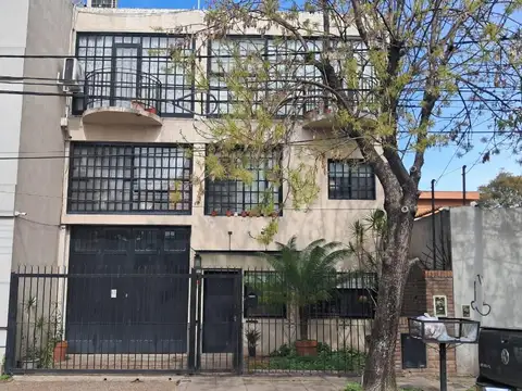 Galpón en villa adelina