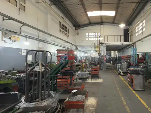 Venta galpon industrial 400m cubiertos en caseros