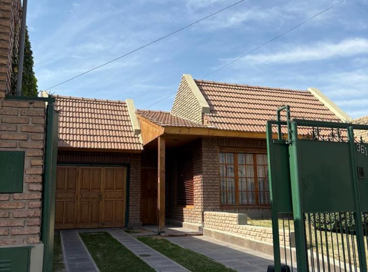 Casa · 165m² · 7 Ambientes · 1 Cochera