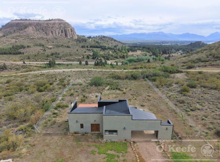 Casa · 94m² · 3 Ambientes · 2 Cocheras