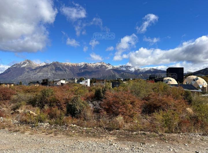 Terreno · 908m²