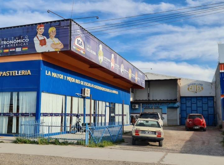 Bodega-Galpón · 800m² · 6 Ambientes · 3 Cocheras