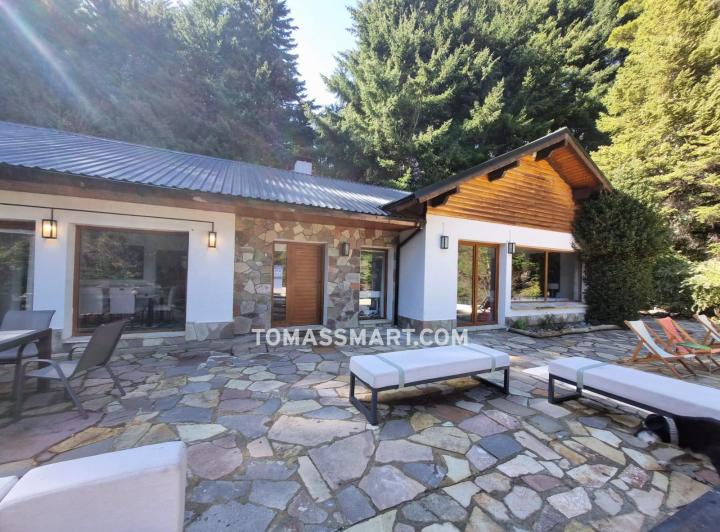 Casa · 260m² · 4 Ambientes · 1 Cochera
