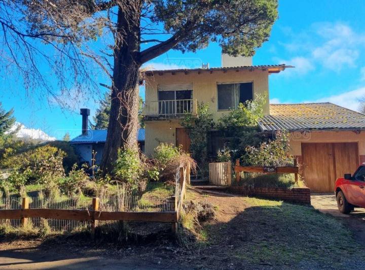Casa · 220m² · 5 Ambientes · 1 Cochera