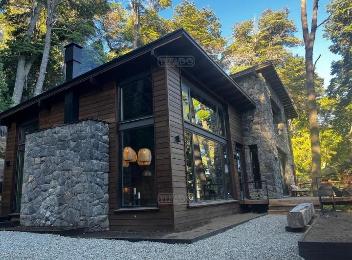Casa · 370m² · 4 Ambientes · 1 Cochera