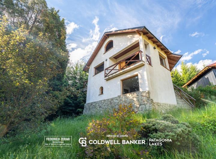 Casa · 212m² · 6 Ambientes · 2 Cocheras