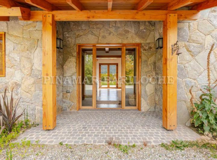 Casa · 300m² · 6 Ambientes
