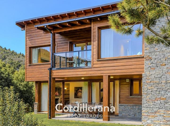 Casa · 141m² · 5 Ambientes · 1 Cochera