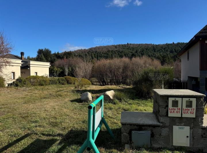 Terreno · 671m²