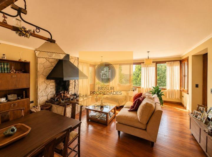 Casa · 600m² · 8 Ambientes · 1 Cochera