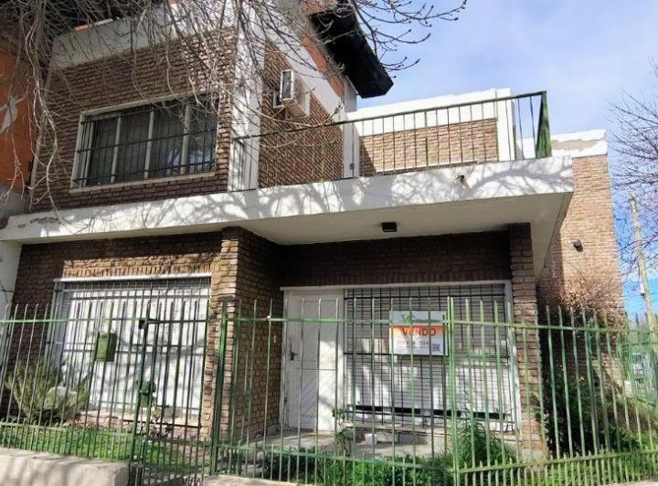 Casa · 146m² · 8 Ambientes