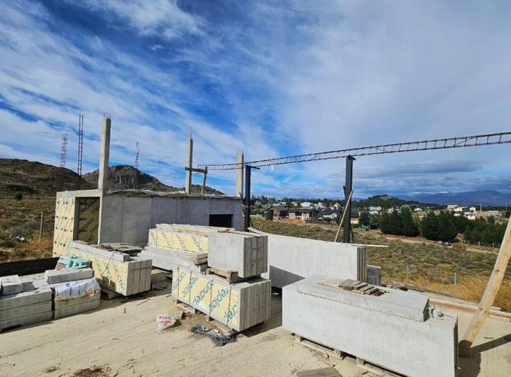 Casa · 140m² · 4 Ambientes · 2 Cocheras