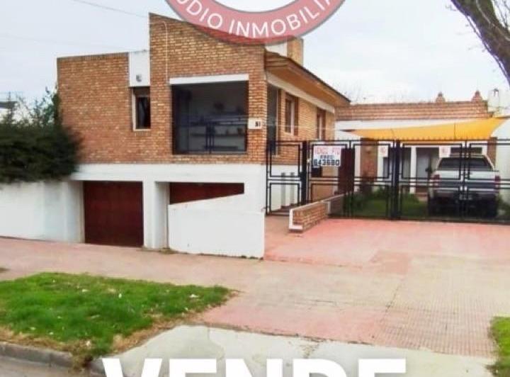 Casa · 300m² · 5 Ambientes · 4 Cocheras