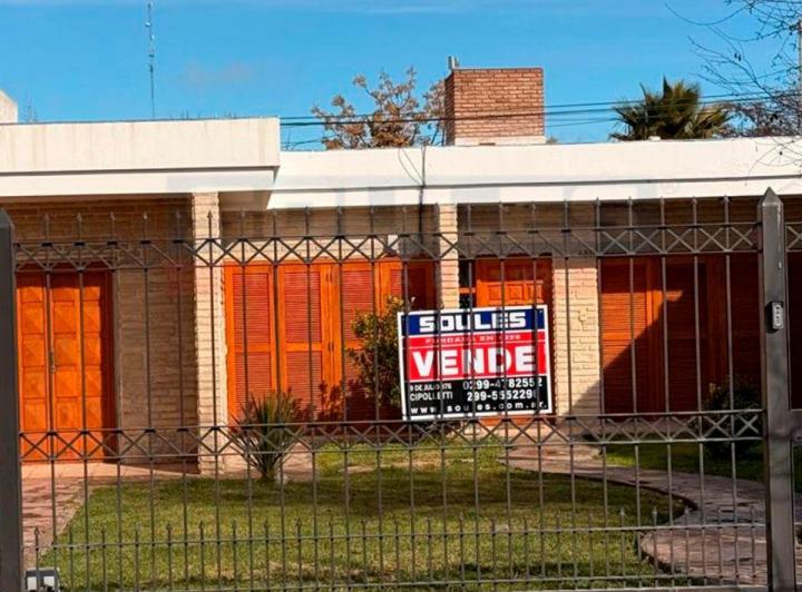 Casa · 195m² · 5 Ambientes · 2 Cocheras