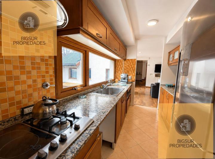 Casa · 210m² · 6 Ambientes · 1 Cochera