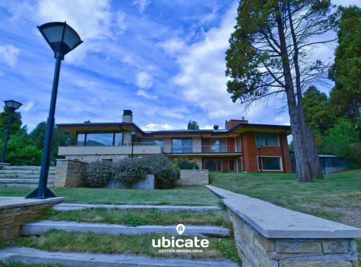 Casa · 636m² · 7 Ambientes · 1 Cochera